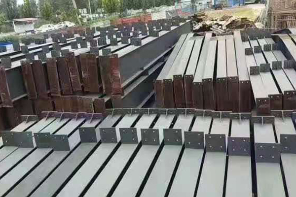 出售 24＋24＋24＋24米跨，184米長(zhǎng)，12米高行車(chē)房