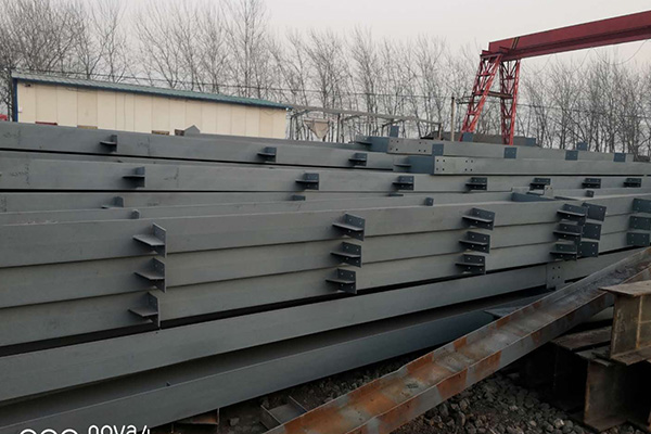 出售26米屋面梁11架，大頭600小頭400*200