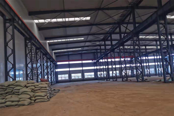 工業(yè)車間大棚預(yù)制鋼結(jié)構(gòu)倉庫